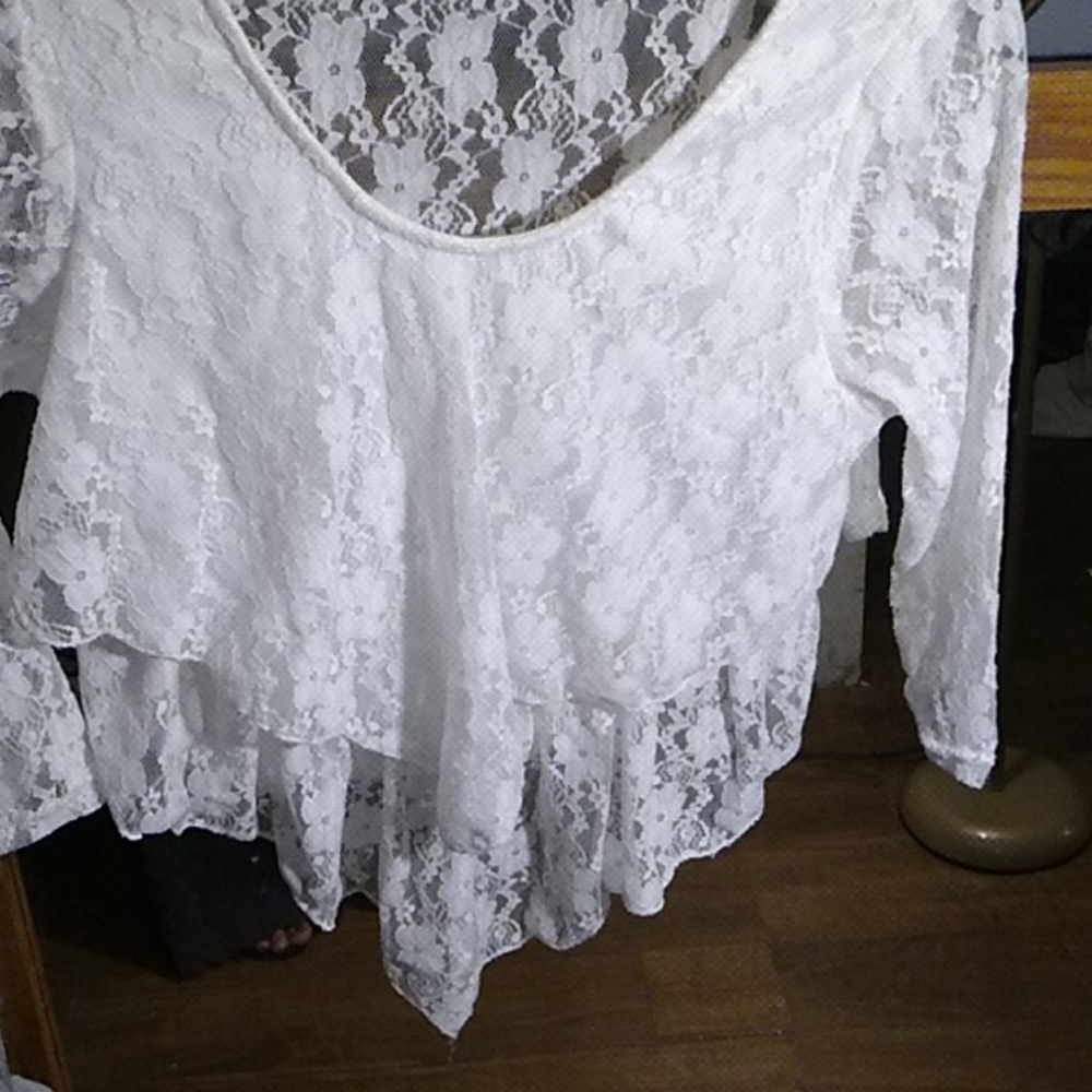 LACE top - Picture 3 of 3